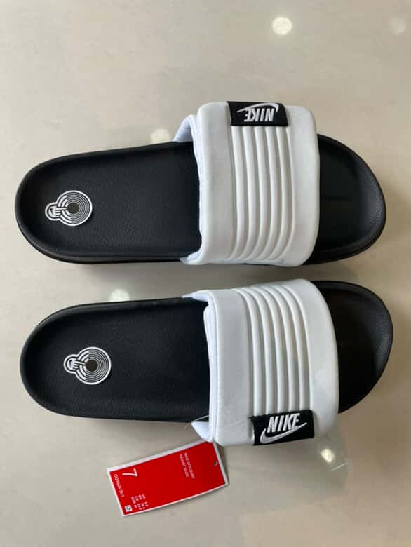 NIKE SLIDES NEW black