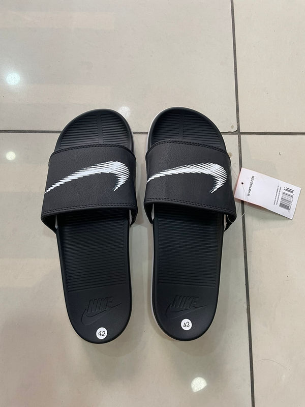 Nike slippers black